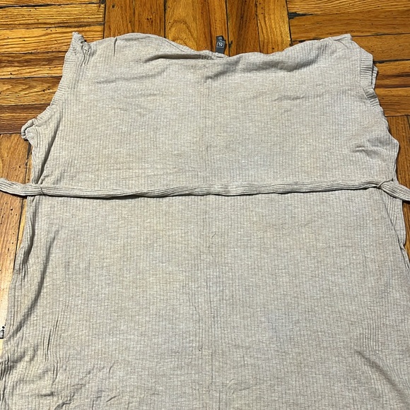 SOLD   💃🏼FREE W/BUNDLE Francesca’s Alya Ribbed Tie Waist Midi Dress - Picture 4 of 6